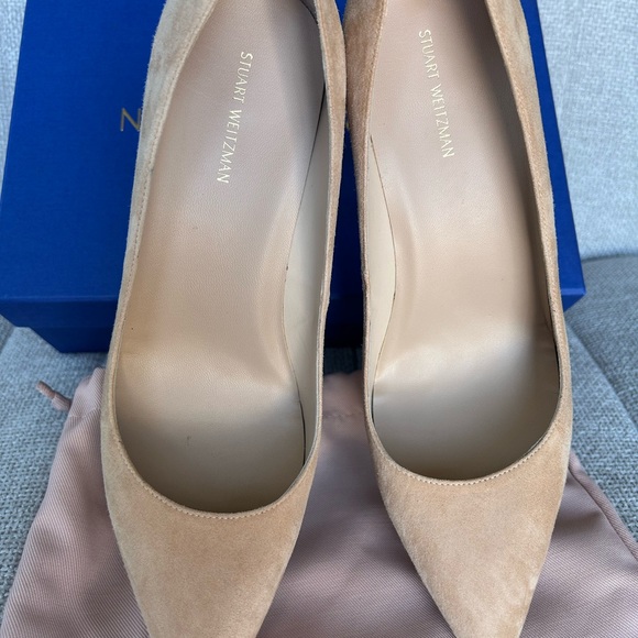 Stuart Weitzman Beige Suede Heels - Picture 4 of 6